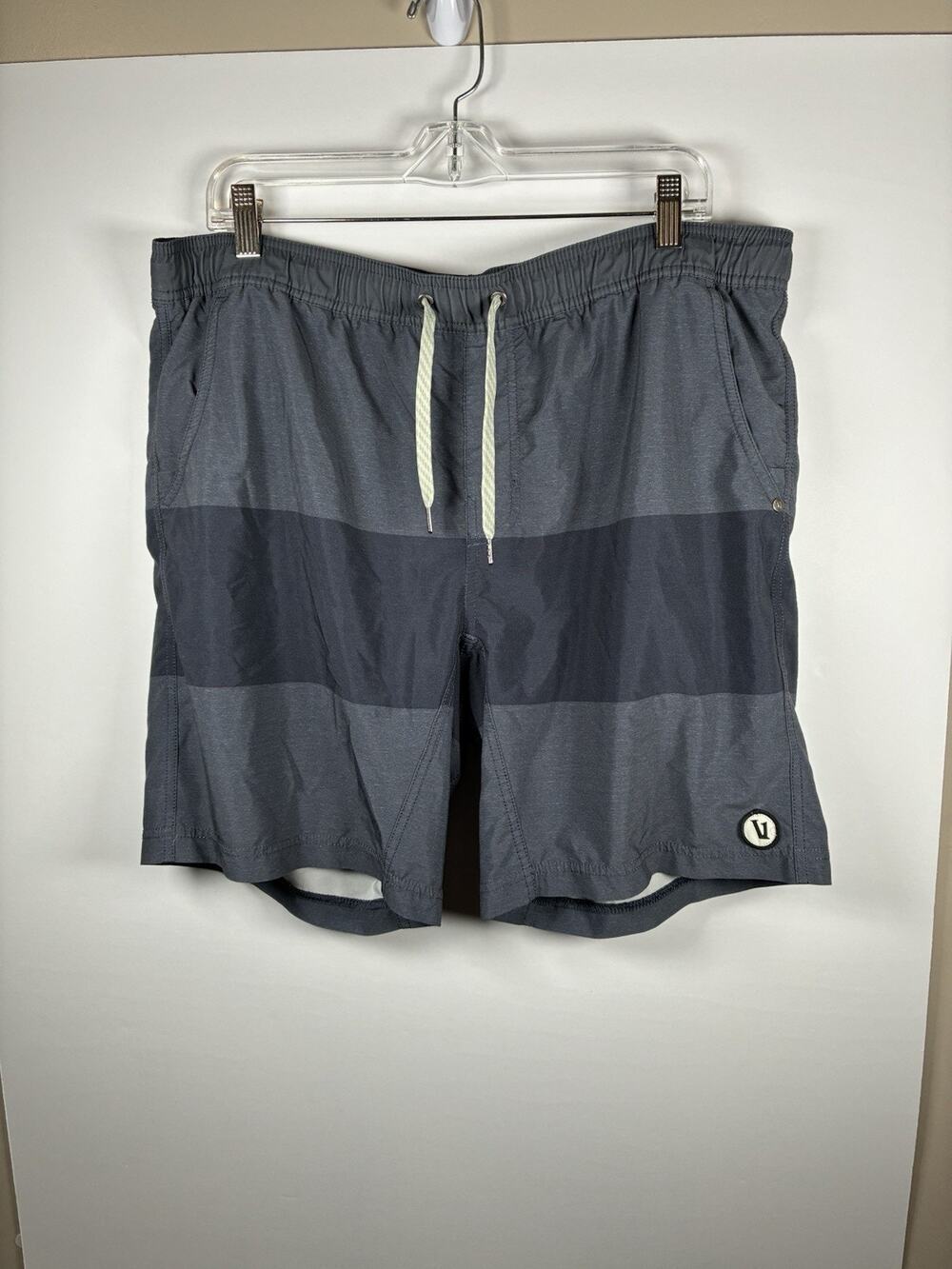 Vuori Kore Shorts Mens Size 2XL gray Lined Gym Running Athletic 7” V302